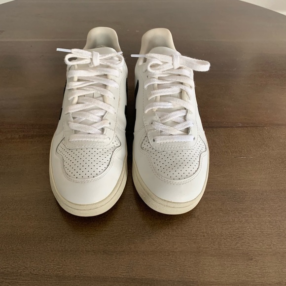 VEJA V-10 Sneaker - Picture 4 of 11